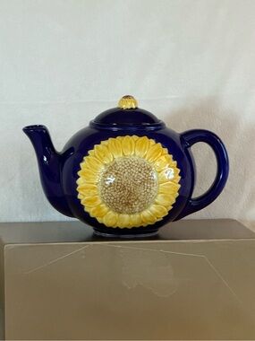 Papel Vintage Blue Teapot with Sunflower